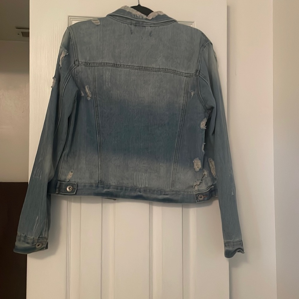 Denim jacket 💙 - Picture 2 of 3